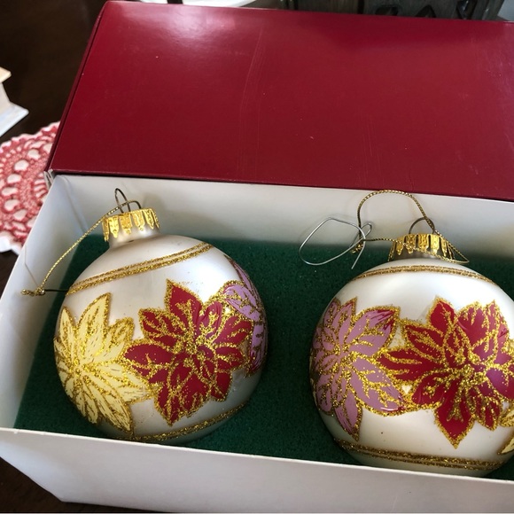 Vintage glass or ornaments with poinsettia & gold design - Picture 2 of 2